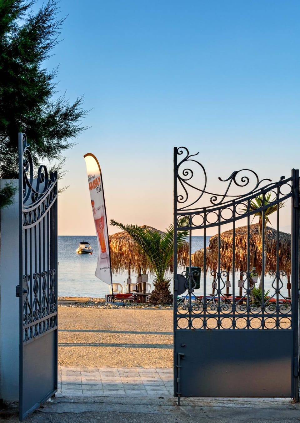 Facade/entrance, Beach, Sea view