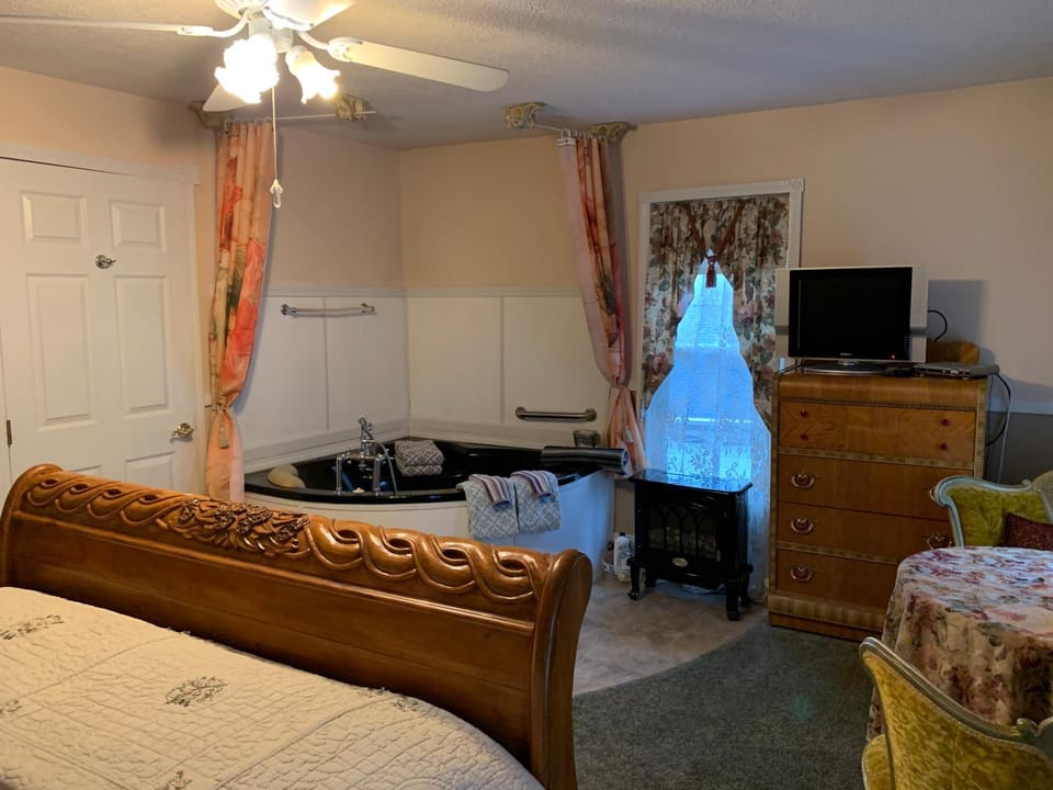 Emerald Necklace Inn Bed and Breakfast Bed and Breakfast in Cleveland Heights