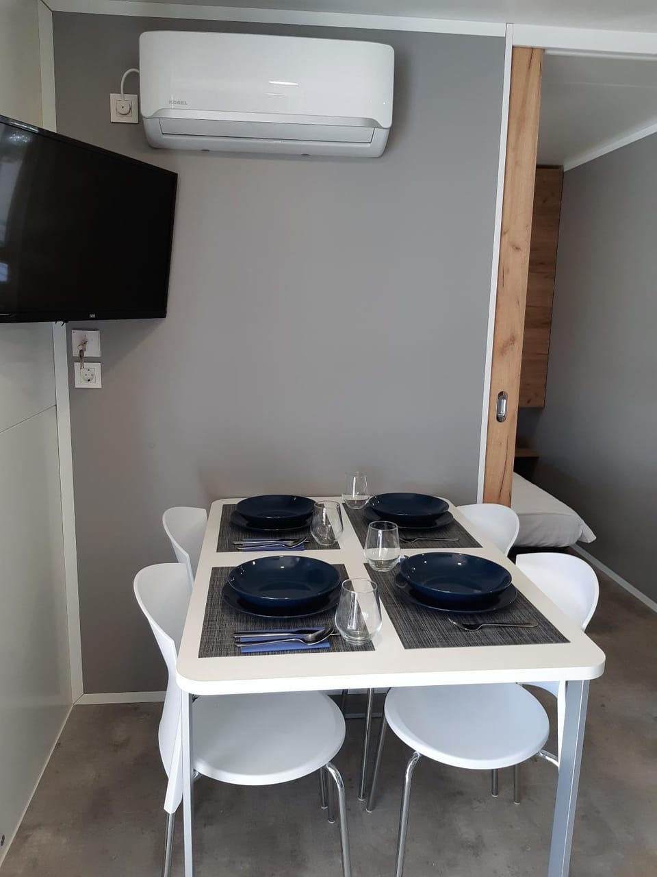 TV and multimedia, Dining area