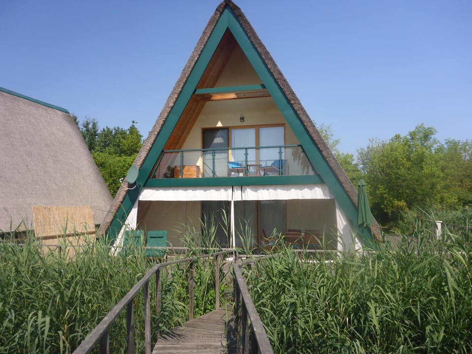Property building, Garden, Balcony/Terrace