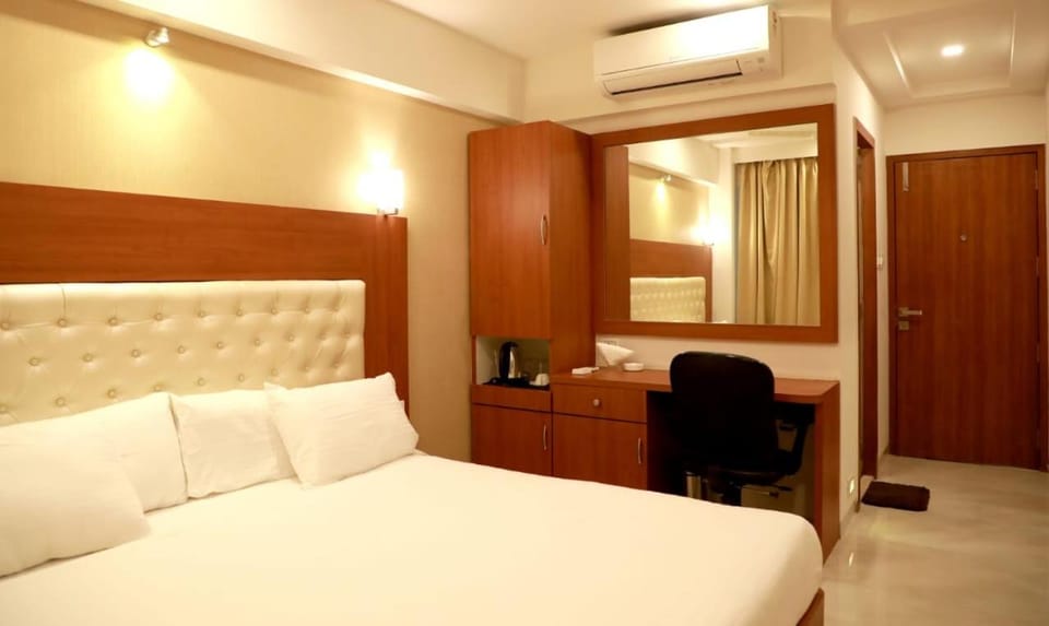 Bed, Photo of the whole room, Seating area, Bedroom, hair dresser, wardrobe, air conditioner