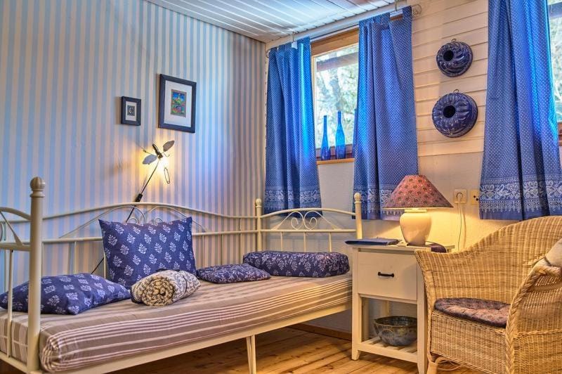 Bed, Photo of the whole room, Seating area, Bedroom