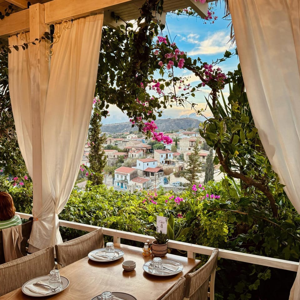 Restaurant/places to eat, Internal: Not applicable to any particular room