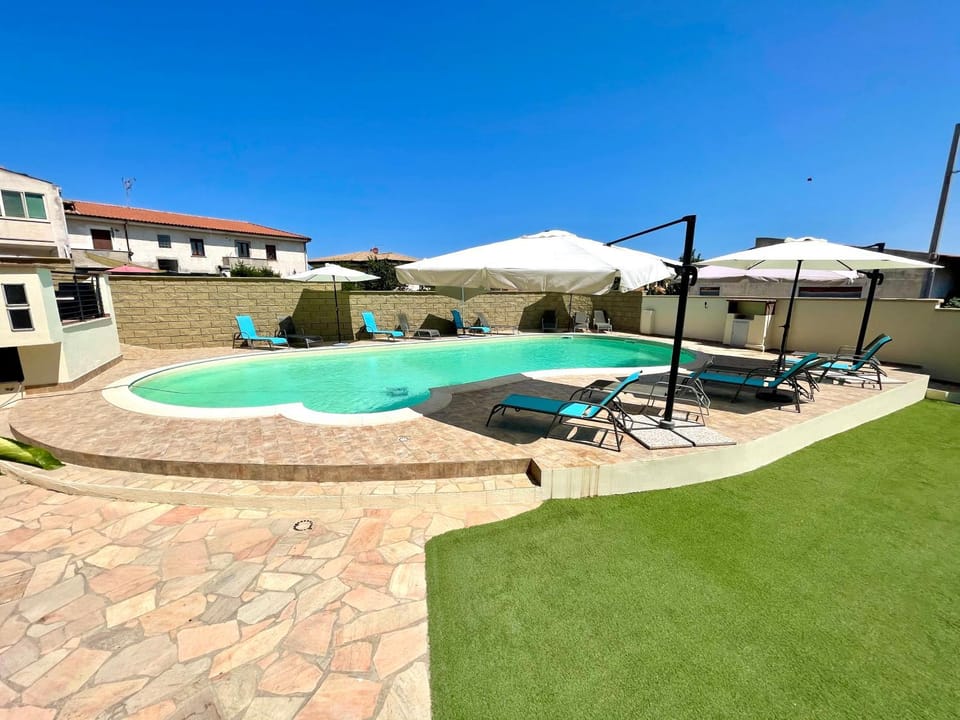 Patio, Day, Garden, Garden view, Pool view, Swimming pool, sunbed