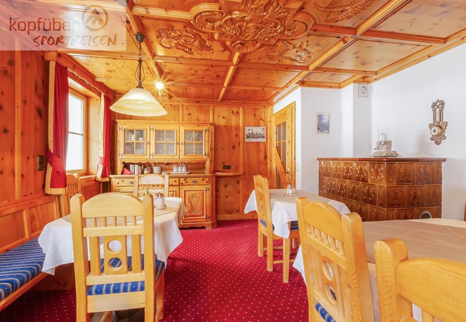 Seating area, Dining area