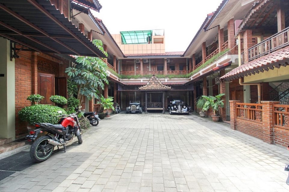 Facade/entrance