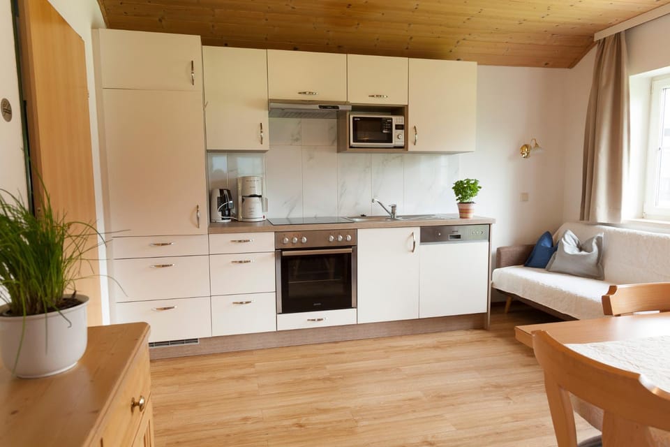 Coffee/tea facilities, Kitchen or kitchenette