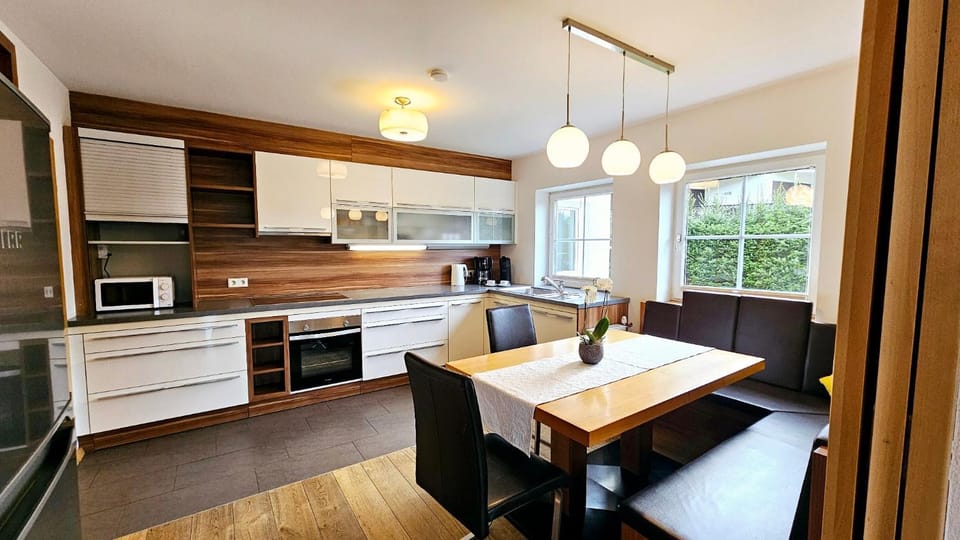 Kitchen or kitchenette, Dining area, dishwasher, oven, stove