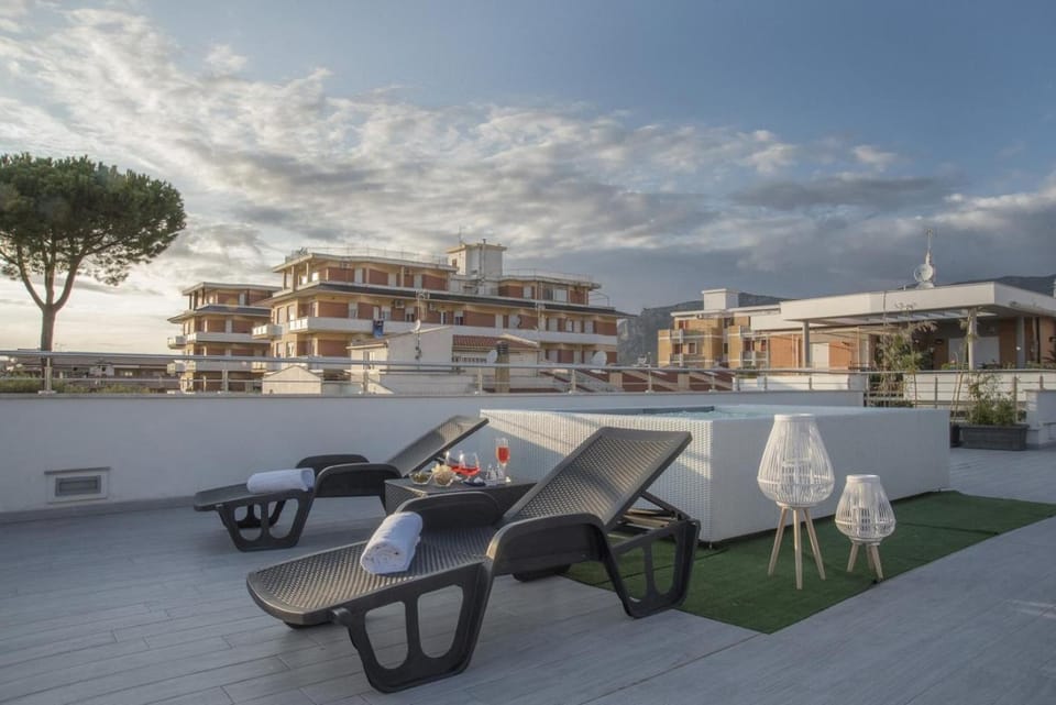 Property building, Communal lounge/ TV room, Day, Seating area, Evening entertainment, Swimming pool, sunbed
