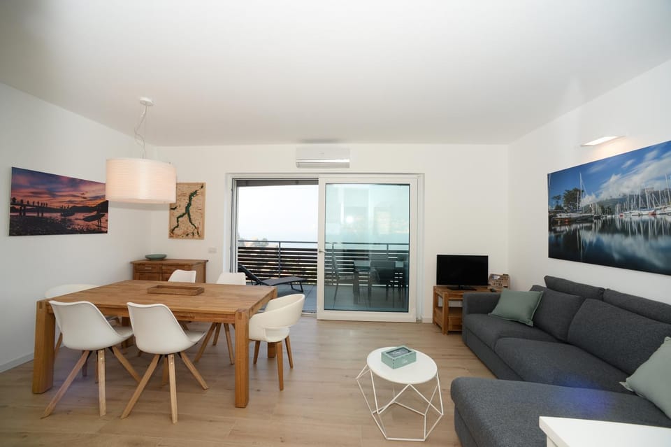 Balcony/Terrace, Living room, Seating area, Dining area