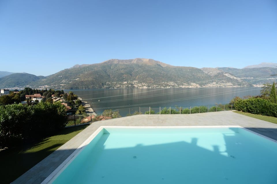 Lake view, Landmark view, Mountain view, Pool view, Swimming pool