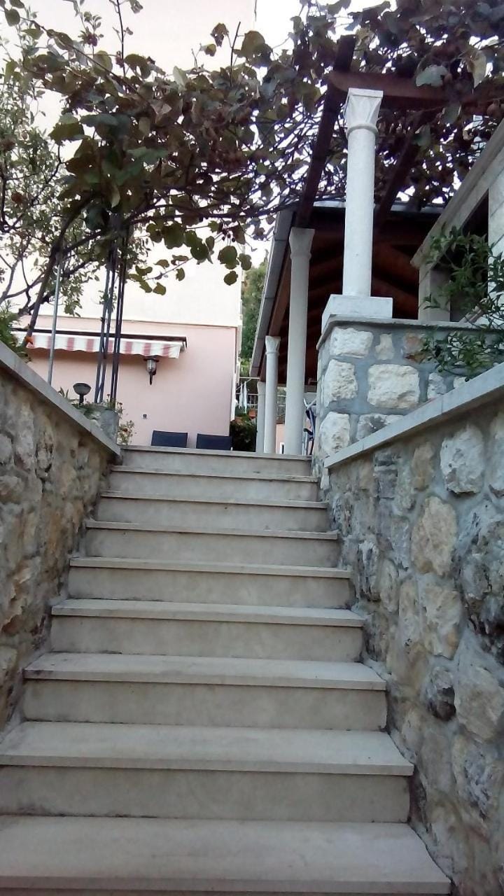 Facade/entrance, Garden, Balcony/Terrace