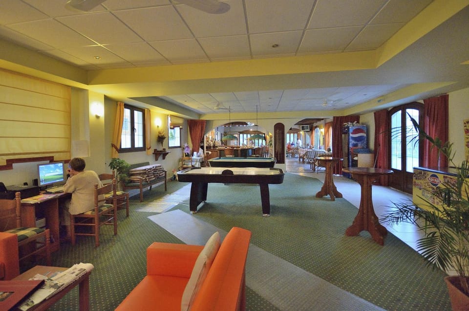 Restaurant/places to eat, Communal lounge/ TV room, Game Room