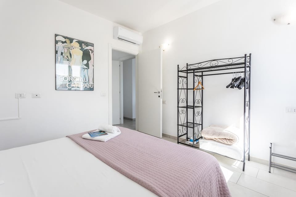 Bed, Photo of the whole room, Bedroom, wardrobe, air conditioner