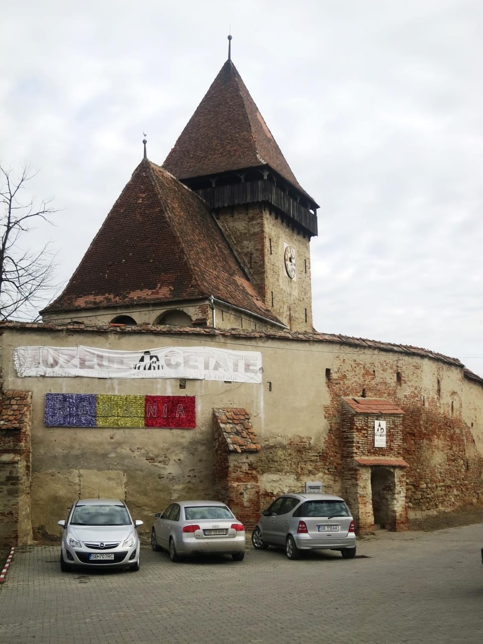 Facade/entrance