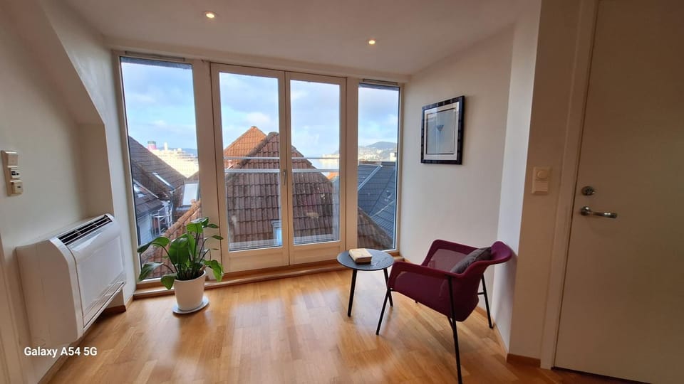 Penthouse with Panoramic Fjord Views - Private Terrace in Bergen Center Apartment in Bergen
