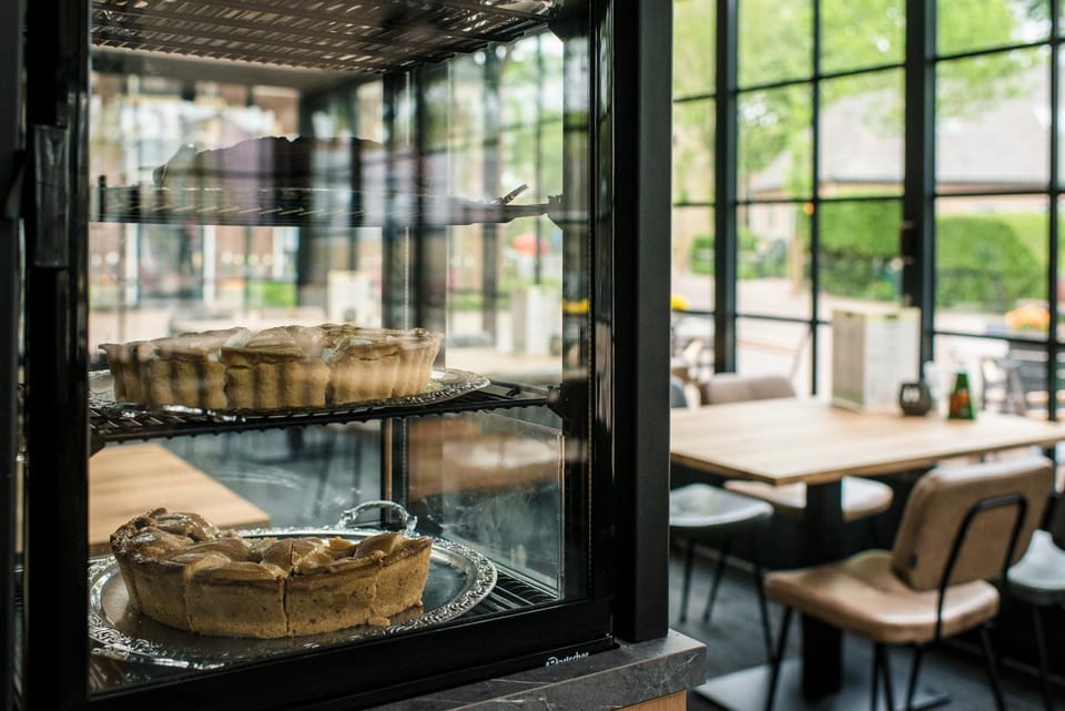 Restaurant/places to eat, Dining area