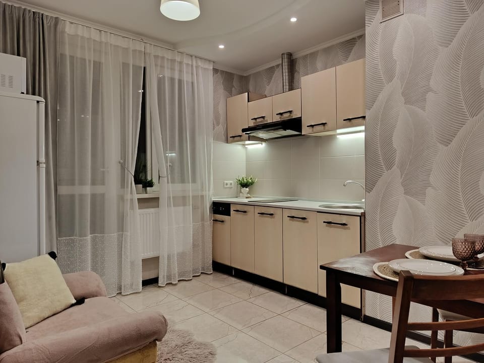 Kitchen or kitchenette, Dining area, stove
