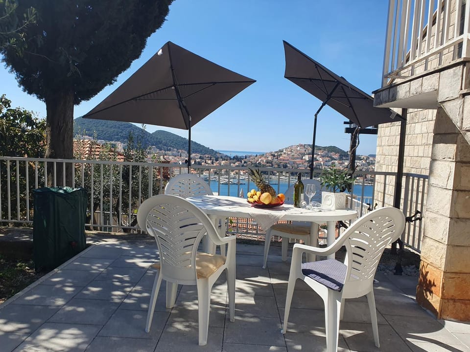Patio, Natural landscape, View (from property/room), Balcony/Terrace