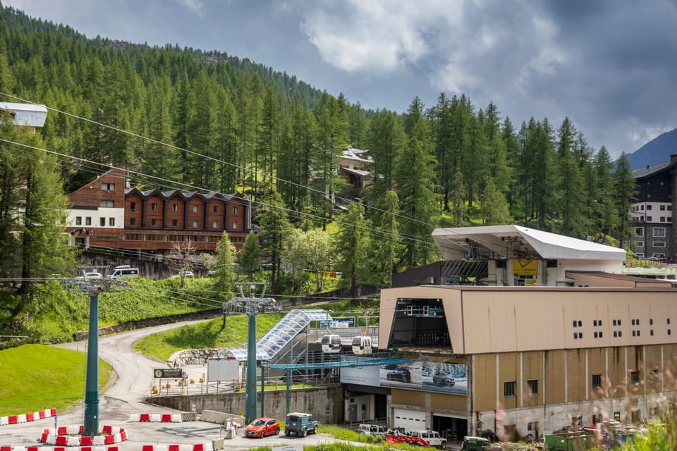 Property building, Nearby landmark, Skiing, View (from property/room)