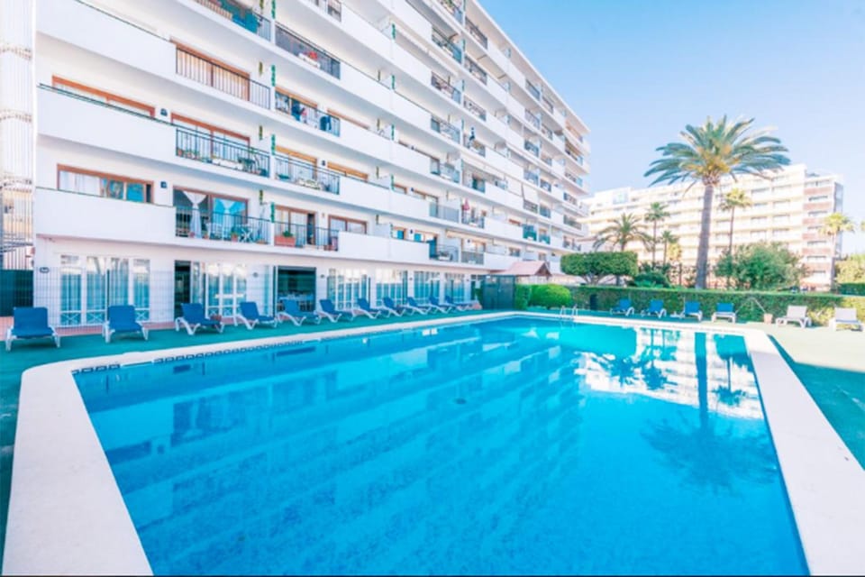 Property building, Pool view, Swimming pool, sunbed