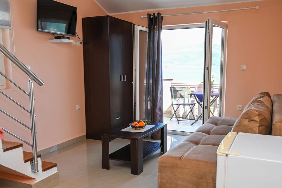 Apartments Porto Bjelila Apartment in Kotor Municipality