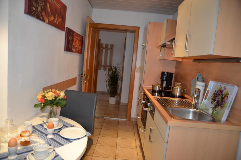 Coffee/tea facilities, Kitchen or kitchenette