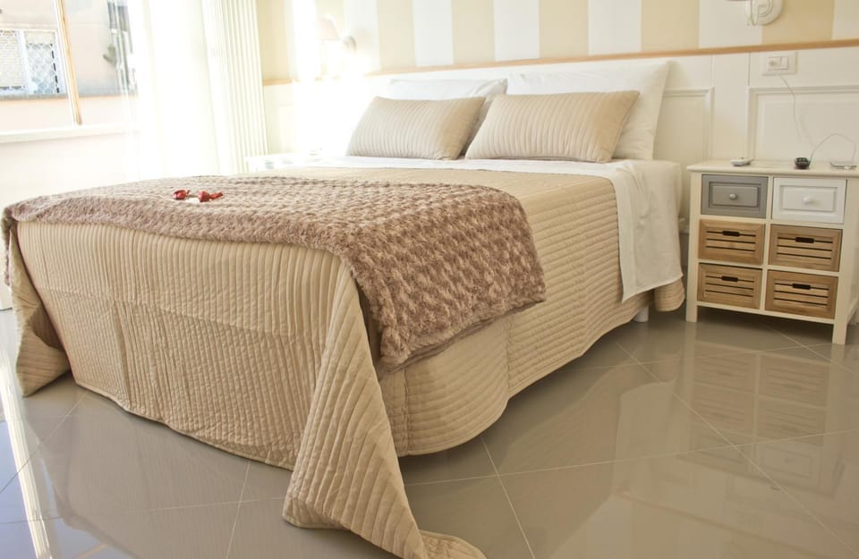 Bed, Bedroom, Bedroom