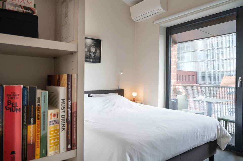 Bed, Balcony/Terrace, Bedroom, air conditioner