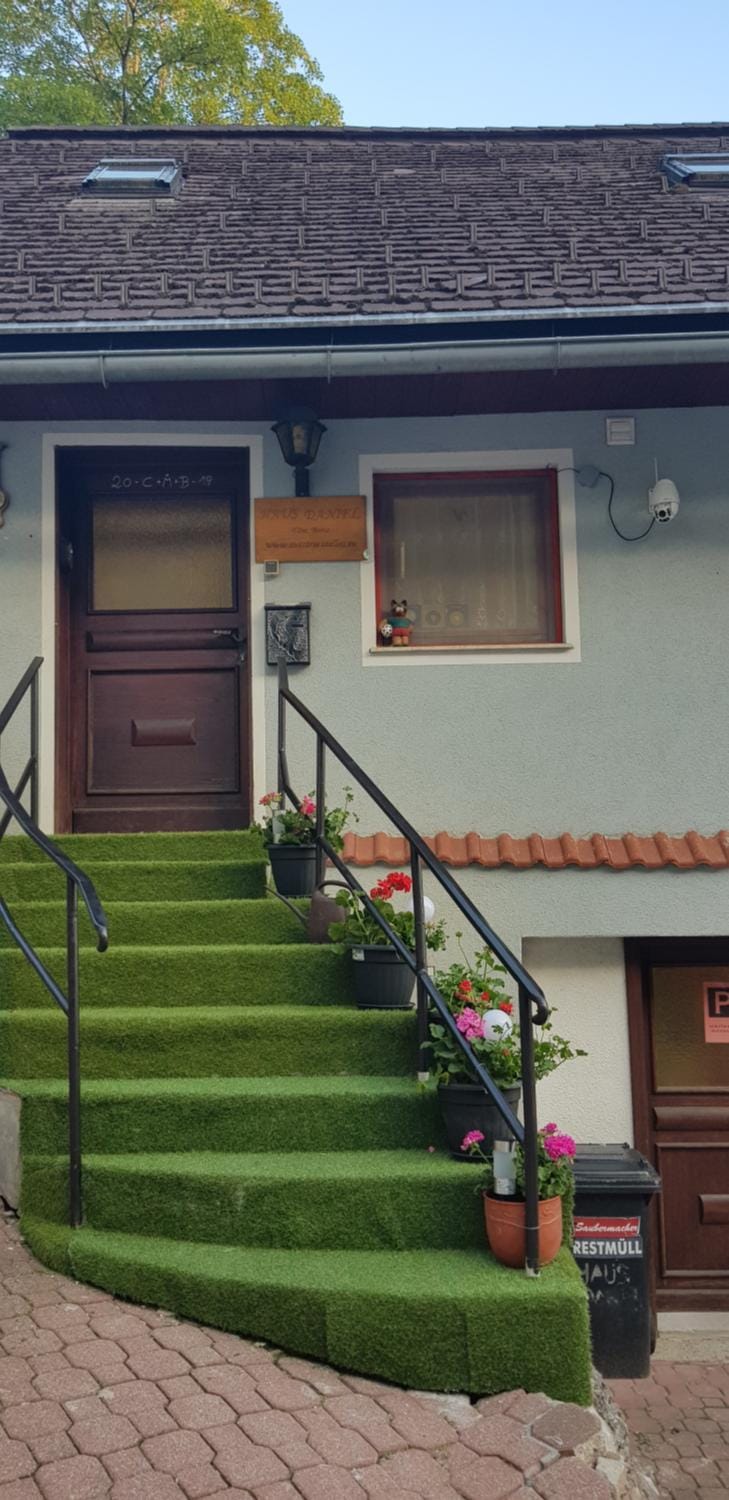 Facade/entrance
