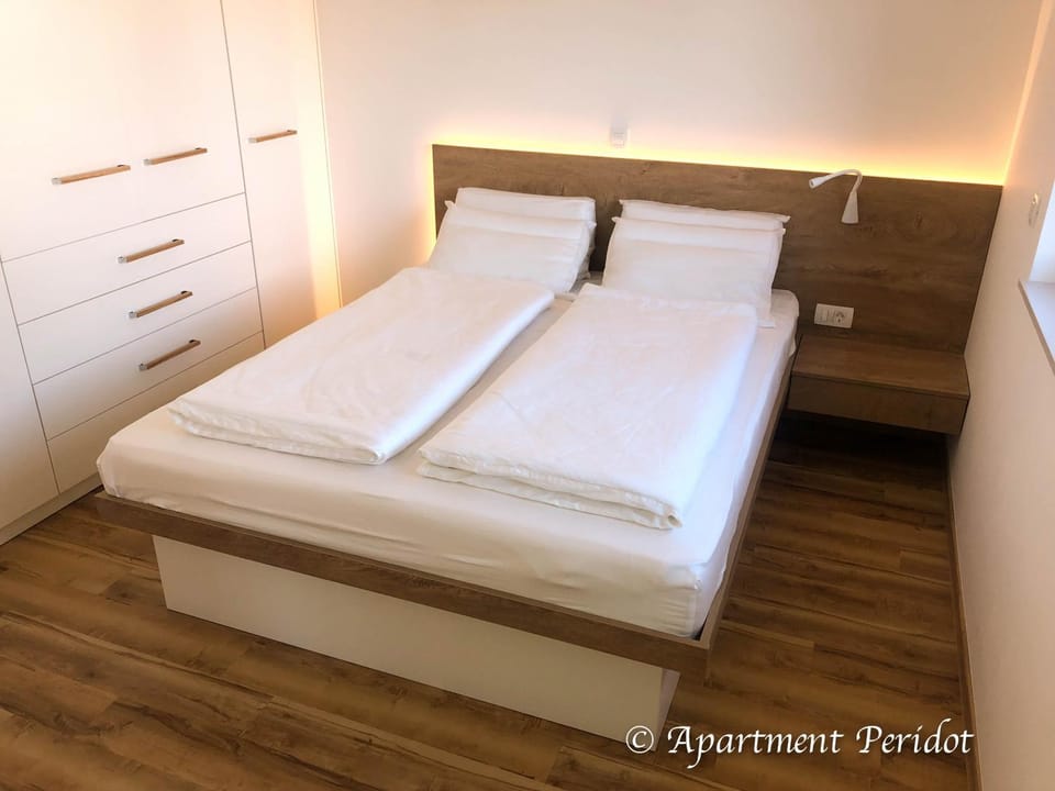 Bed, Bedroom, wardrobe