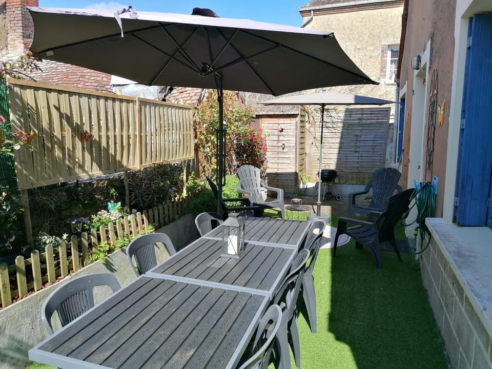 Spring, Inner courtyard view