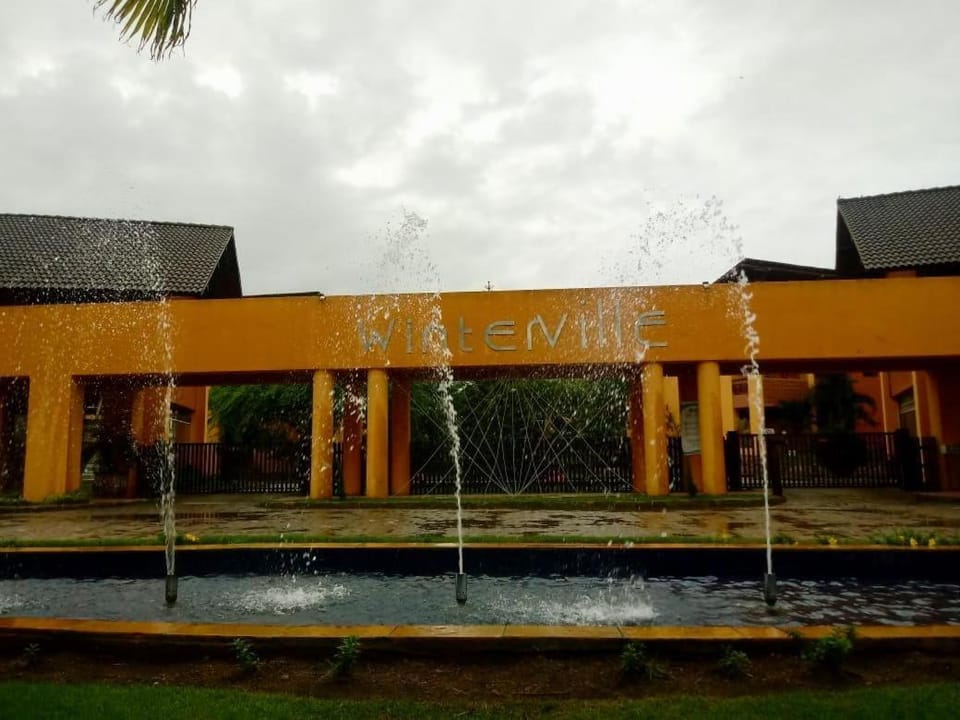 Facade/entrance