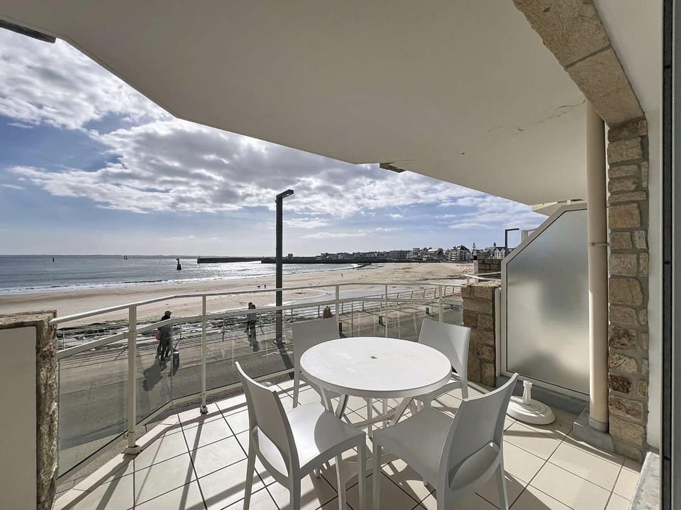 Quiberon - Studio rénové 28m² - Terrasse sud - Garage privé - FR-1-478-41 Apartment in Quiberon