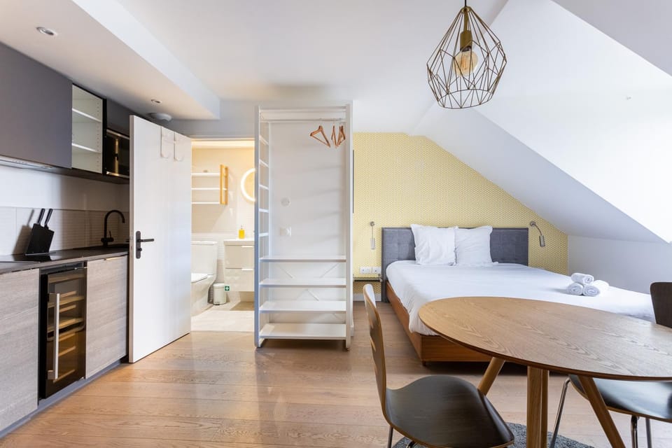Bathroom, Living room, Photo of the whole room, Bedroom, stove, kitchen