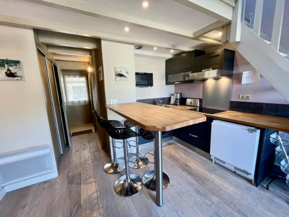Studio mezzanine, balcon vue mer, animaux admis, parking, Saint-Pierre-Quiberon Apartment in Brittany