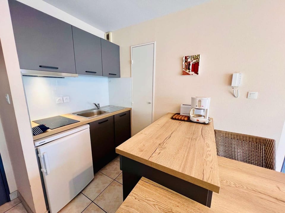 Quiberon : 2 pièces avec balcon, animaux acceptés, parking étroit - FR-1-478-112 Apartment in Quiberon