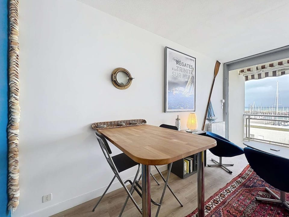 Quiberon - Studio rénové 33m² avec Balcon, Parking et Animaux acceptés - FR-1-478-121 Apartment in Quiberon