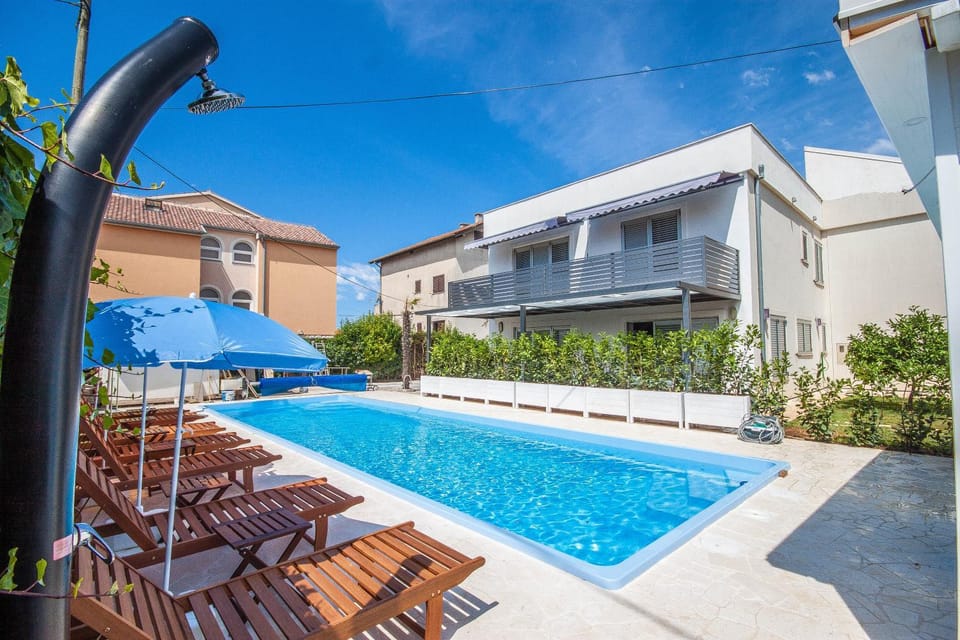 Swimming pool, Swimming pool