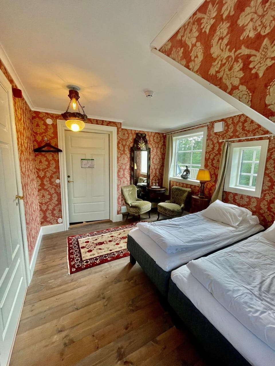 Photo of the whole room