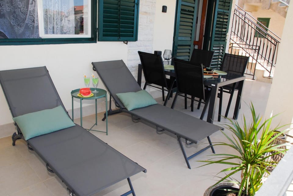 View (from property/room), Balcony/Terrace, Seating area