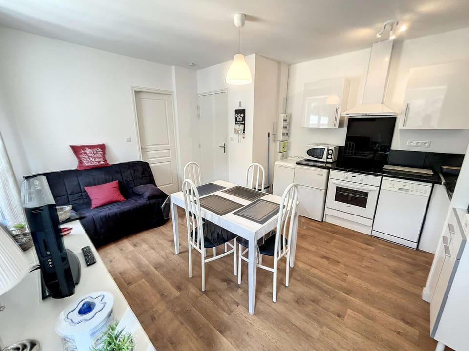 Appartement cosy avec ascenseur à 150m de la plage et casino, wifi gratuit - FR-1-361-330 Apartment in Granville