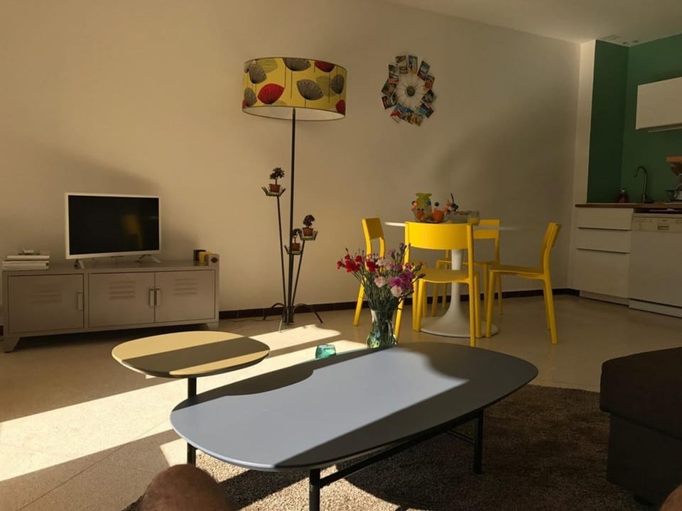 Appartement T2 climatisé avec balcon, WiFi et parking près du centre de Cavalaire-sur-Mer - FR-1-100-180 Apartment in Cavalaire-sur-Mer
