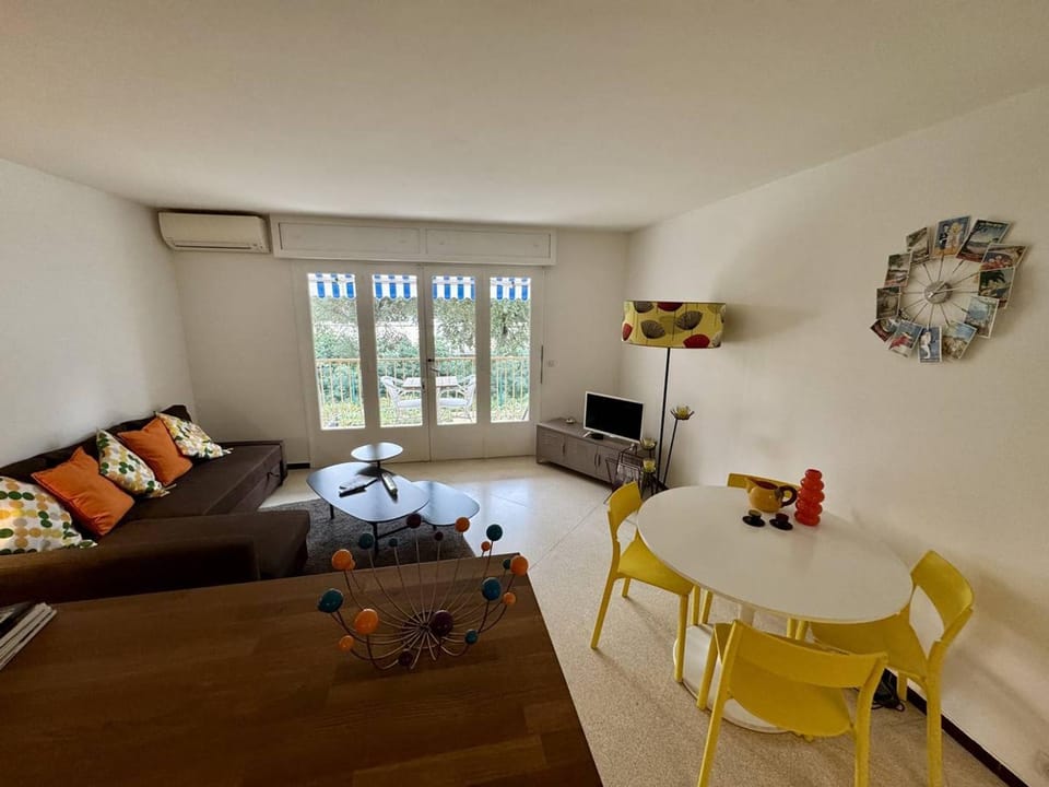 Appartement T2 climatisé avec balcon, WiFi et parking près du centre de Cavalaire-sur-Mer - FR-1-100-180 Apartment in Cavalaire-sur-Mer