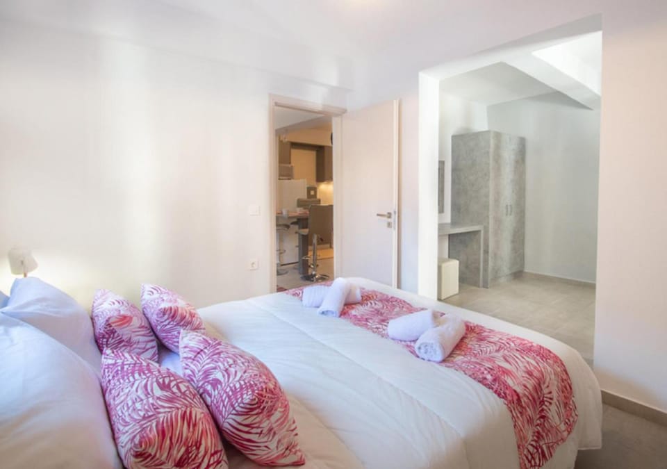 Bed, Photo of the whole room, Bedroom, towels, wardrobe