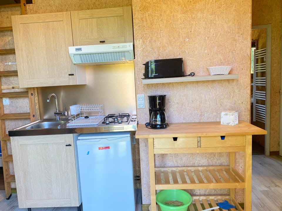 Camping le Montbartoux Campground/ 
RV Resort in Auvergne-Rhône-Alpes