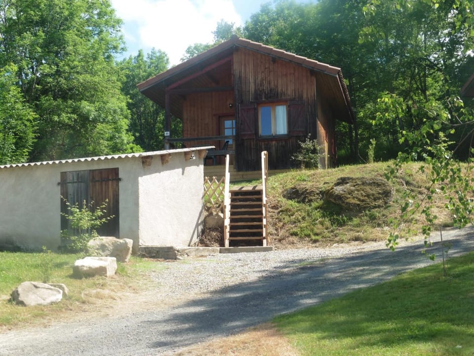 Camping le Montbartoux Campground/ 
RV Resort in Auvergne-Rhône-Alpes