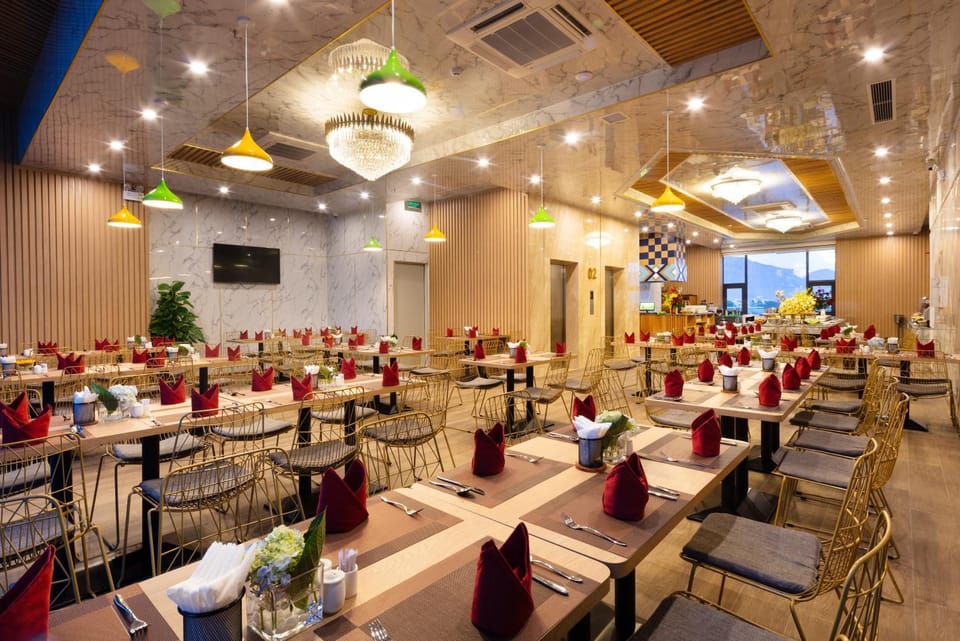 Restaurant/places to eat, Restaurant/places to eat