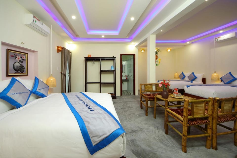 Bed, Photo of the whole room, Decorative detail, Bedroom, Guests, Garden view, young children, older children, group of guests, Family