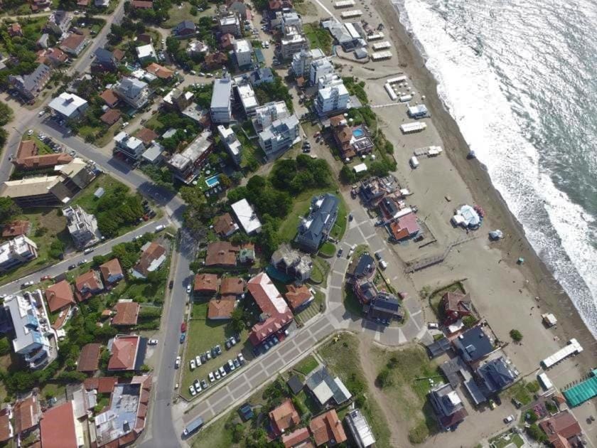 Bird's eye view, Location